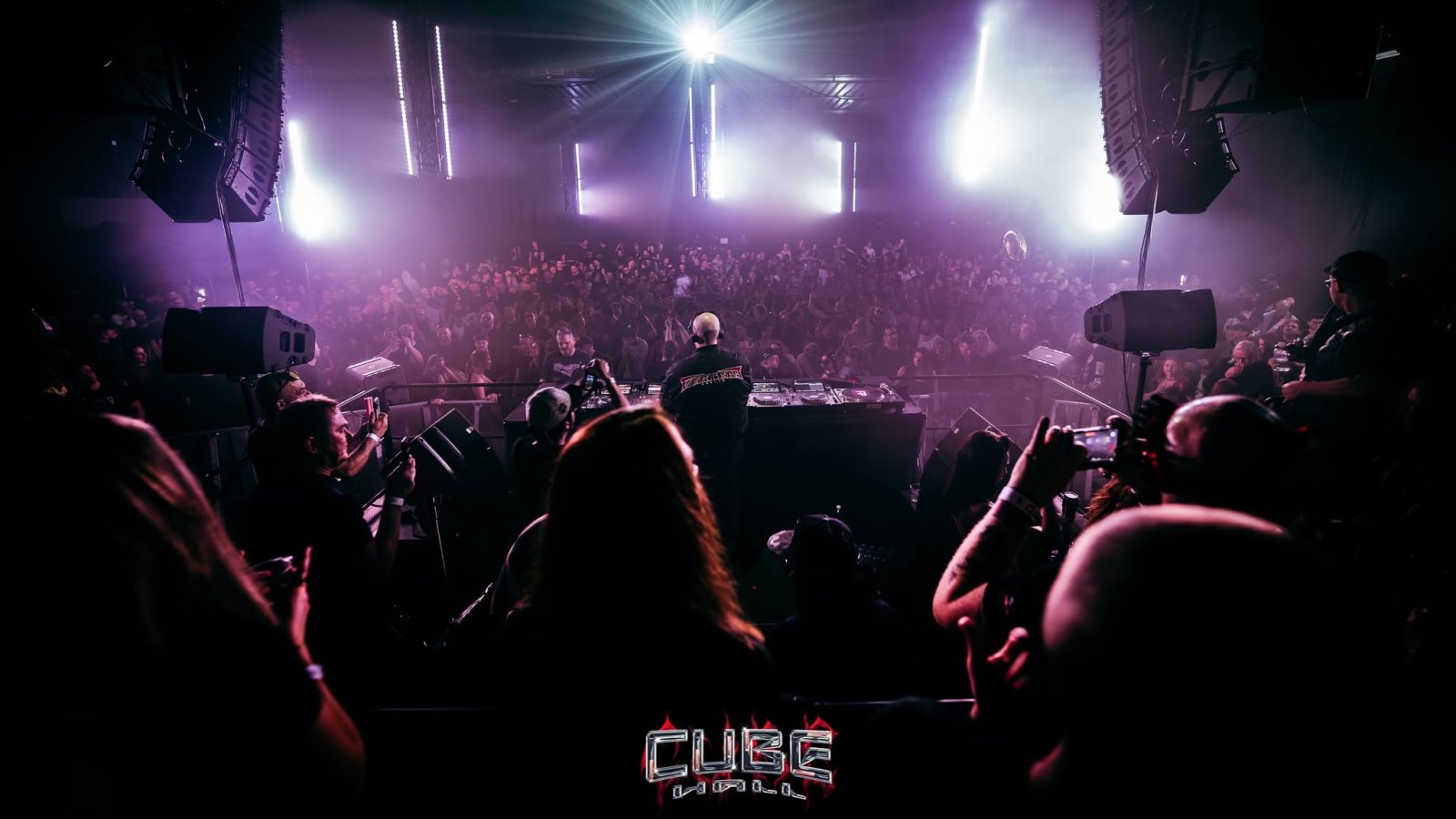 Cube Hall | Two stages